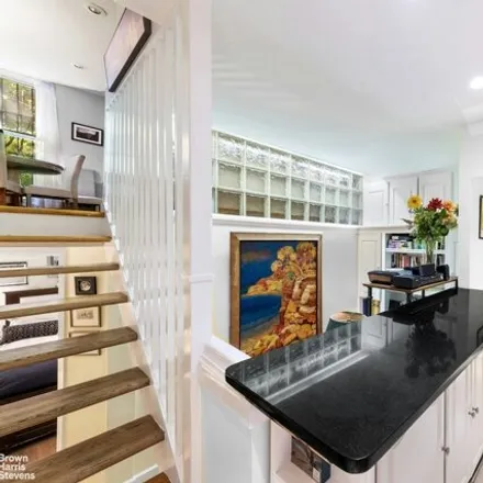 Image 3 - 142 West 82nd Street, New York, NY 10024, USA - Apartment for sale