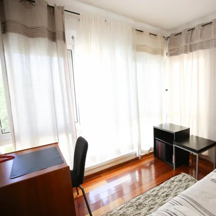 Rent this 5 bed room on Rua Eduardo Viana in 1500-450 Lisbon, Portugal