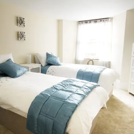 Rent this 3 bed apartment on City of Edinburgh in EH1 3EP, United Kingdom