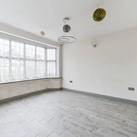 Rent this 5 bed apartment on Quarry Park Road in London, SM1 2XB