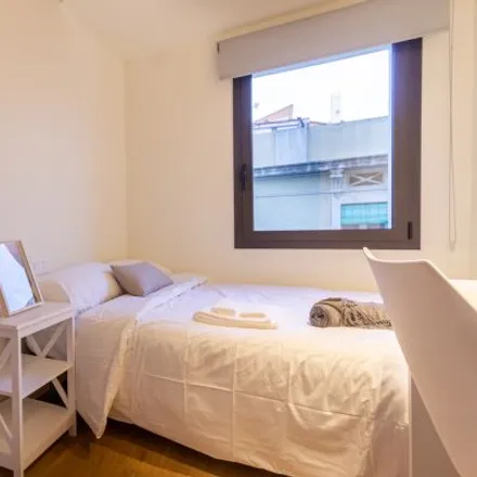 Rent this 4 bed room on Carrer de Santa Peronella in 9, 08001 Barcelona