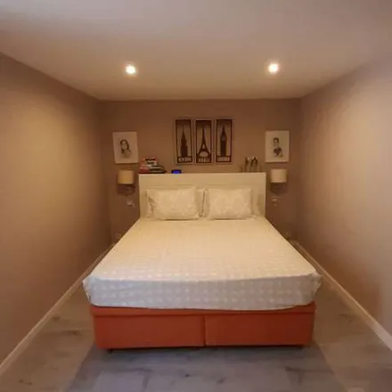 Rent this 1 bed apartment on Mercadona in Carrer de Tirso de Molina, 20