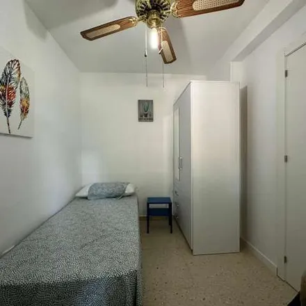 Rent this 4 bed apartment on Colegio de Educación Infantil y Primaria Miguel Hernández in Calle Puerta Los Guzmanes, 9