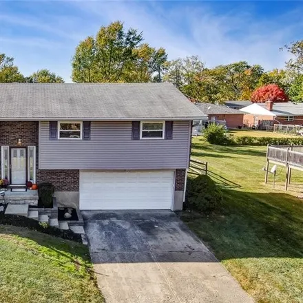 Buy this 3 bed house on 835 Moon Court in Miamisburg, OH 45342