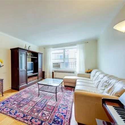 Image 6 - 99-21 67th Road, New York, NY 11375, USA - Apartment for sale