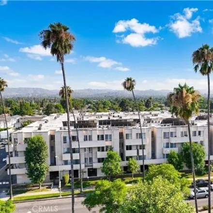 Image 2 - 7198 Calvin Avenue, Los Angeles, CA 91335, USA - Condo for rent