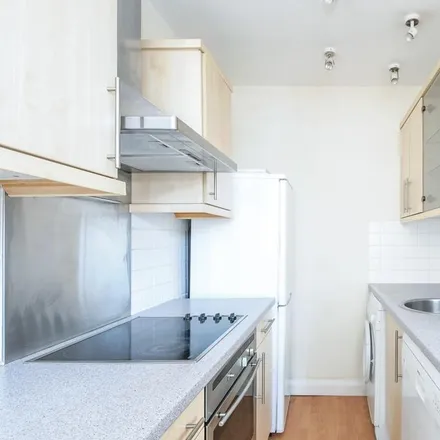 Image 3 - 32 Comeragh Road, London, W14 9HP, United Kingdom - Apartment for rent