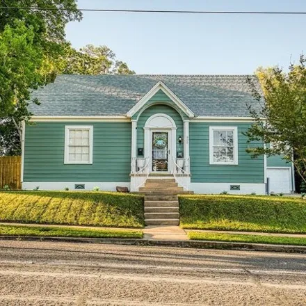 Image 2 - 909 W Main St, Brenham, Texas, 77833 - House for sale