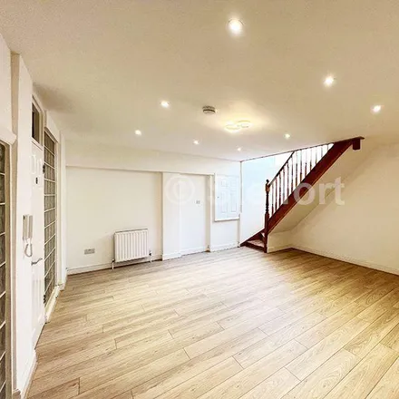 Image 3 - 464 Hornsey Road, London, N19 4HF, United Kingdom - Apartment for rent