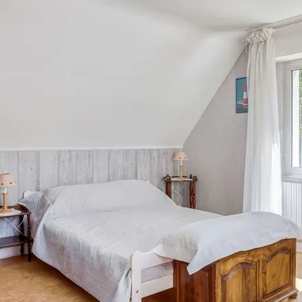 Rent this 5 bed house on 56760 Pénestin