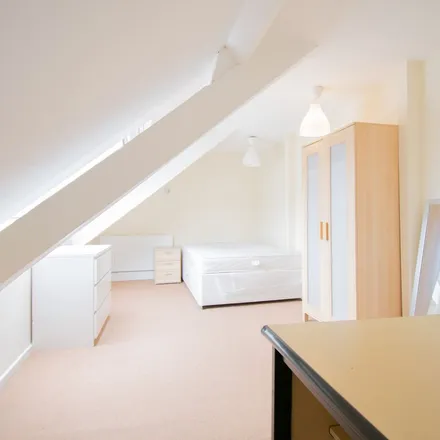 Rent this 5 bed apartment on Goldspink Lane in Newcastle upon Tyne, NE2 1RF