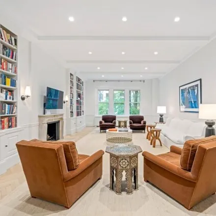 Image 2 - 33 East 70th Street, New York, NY 10021, USA - Townhouse for sale