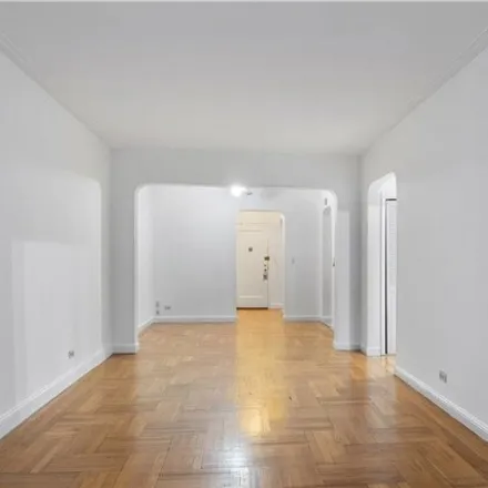 Image 9 - 3015 Riverdale Avenue, New York, NY 10463, USA - Apartment for sale