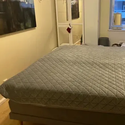 Rent this 1 bed room on Sandhamnsgatan 10 in 115 40 Stockholm, Sweden