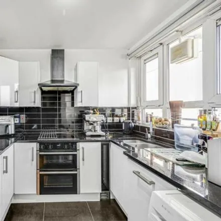 Image 2 - unnamed road, London, SW6 5QQ, United Kingdom - Apartment for sale