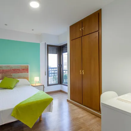 Rent this 5 bed room on Avinguda d'Aragó in 20, 22