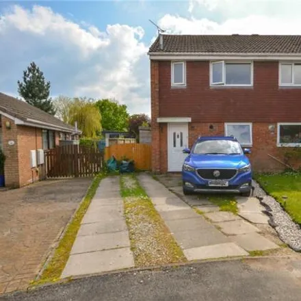 Buy this 3 bed duplex on Pinedale Close in Ellesmere Port, CH66 2UJ