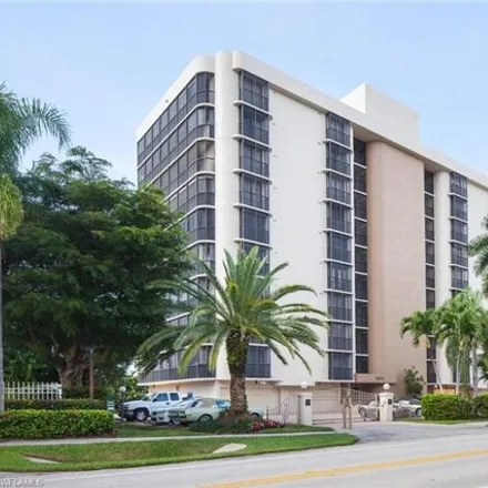 Image 1 - Sea Chase Condominium, Naples, Gulfshore Drive, Pelican Bay, FL 34108, USA - Condo for rent