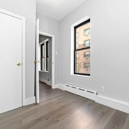 Image 6 - 215 East 117th Street, New York, NY 10035, USA - House for rent