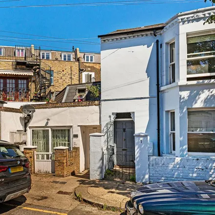 Image 9 - Crombie Mews, London, SW11 2JB, United Kingdom - Apartment for rent
