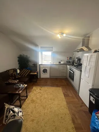 Image 2 - Trinity Street, Huddersfield, HD1 4DN, United Kingdom - Apartment for rent