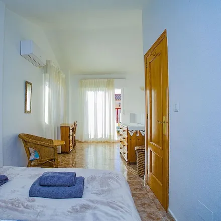 Rent this 3 bed townhouse on calle Mayor de la Zenia in 03189 Orihuela, Spain