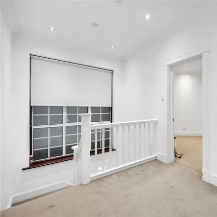 Image 5 - Armitage Road, Childs Hill, London, NW11 8QB, United Kingdom - House for rent