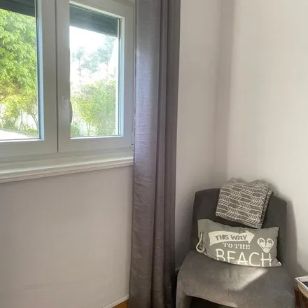 Rent this 2 bed apartment on Rua Pêro Galego in 4935-161 Darque, Portugal