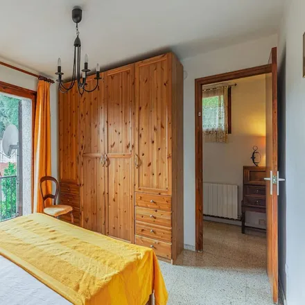Rent this 5 bed house on Carretera de Sant Iscle i Sant Cebrià de Vallalta a Arenys de Munt BV-5111 in 08358 Arenys de Munt, Spain
