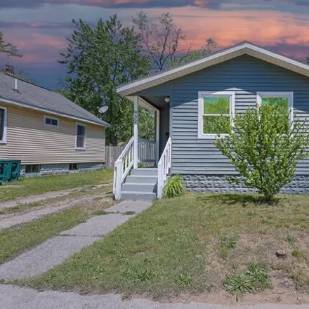 Buy this 2 bed house on 962 Irwin Avenue in Muskegon, MI 49442