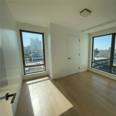 Image 8 - Flushing Commons South, 136-17 39th Avenue, New York, NY 11354, USA - Condo for rent