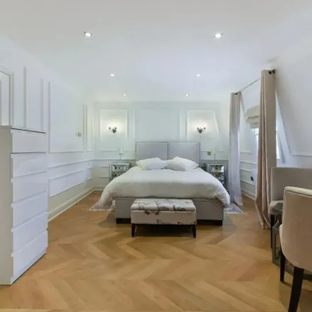 Image 3 - Franciscan Sisters, 9 St George's Drive, London, SW1V 4DJ, United Kingdom - Townhouse for rent
