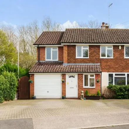 Buy this 4 bed house on Beaufort Close in Aylesbury, HP21 9BB