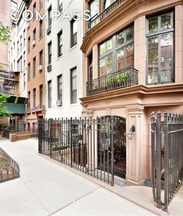 Rent this 2 bed townhouse on 129 East 61st Street in New York, NY 10065