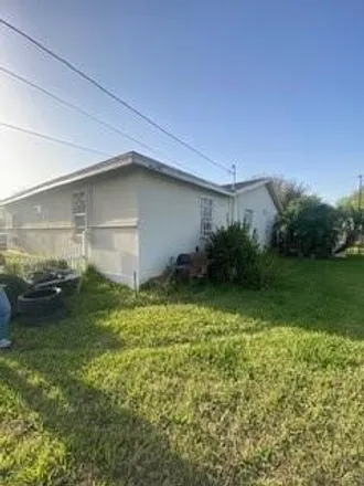 Image 4 - 1700 East 18th Street, Weslaco, TX 78596, USA - House for sale