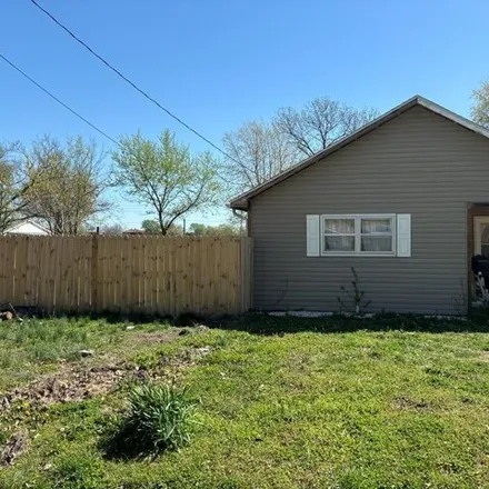 Buy this 3 bed house on 861 Rawlings Avenue in Parsons, KS 67357