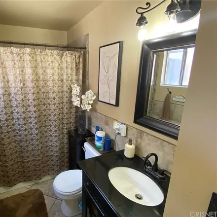Image 6 - 8450 Clybourn Avenue, Los Angeles, CA 91352, USA - Townhouse for sale