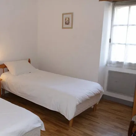 Rent this 2 bed house on Place de la Graineterie in 86390 Lathus-Saint-Rémy, France