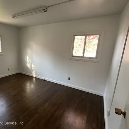 Image 7 - 403 Canterbury Avenue, New York, NY 10314, USA - House for rent