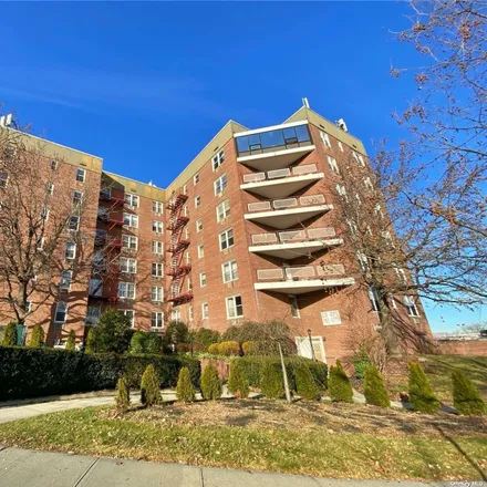 Buy this 2 bed condo on Cross Island Parkway in New York, NY 11357