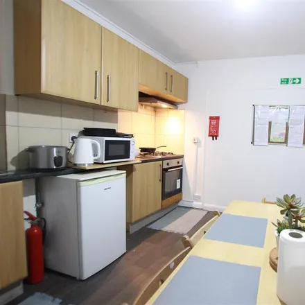 Image 5 - Mead Plat, London, NW10 0PY, United Kingdom - Room for rent