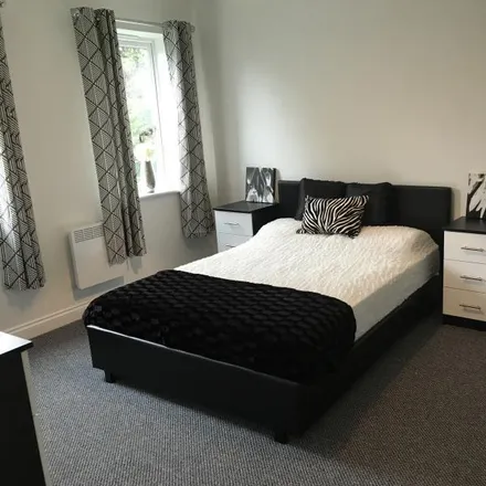 Image 2 - 2 Old Oak Lawn, Leeds, LS16 5HE, United Kingdom - Apartment for rent