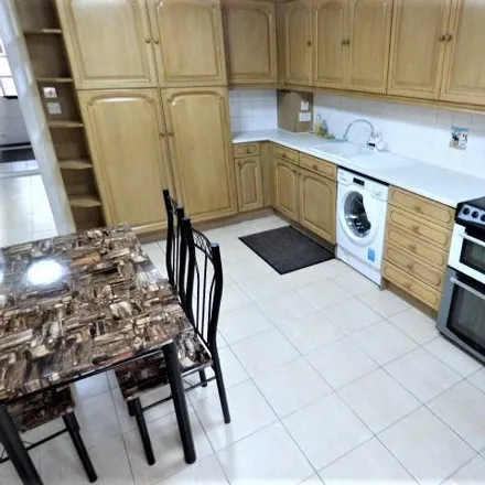 Image 5 - 20 Skelley Road, London, E15 4BA, United Kingdom - Townhouse for rent