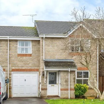 Buy this 3 bed duplex on Sharp Close in Swindon, SN5 5XN