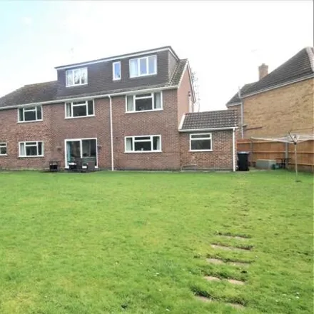 Image 1 - 8 Barnway, Englefield Green, TW20 0QU, United Kingdom - House for rent