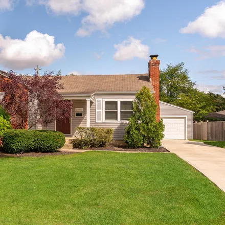 Buy this 3 bed house on 2064 Inchcliff Road in Upper Arlington, OH 43221