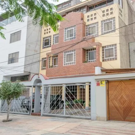 Buy this 6 bed apartment on Institución educativa inicial Victoria Barcia Bonifatti in Jirón Pinos del Valle, Santiago de Surco