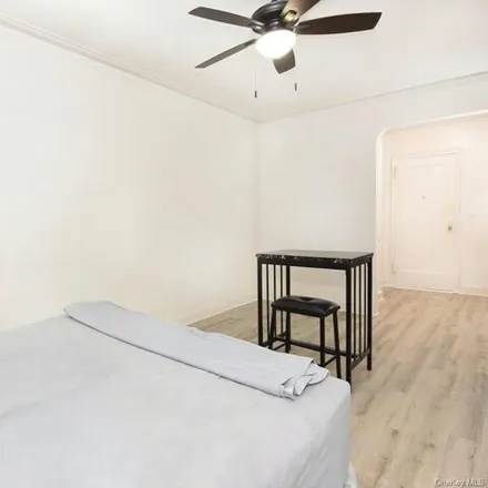 Image 3 - 2191 Bolton Street, New York, NY 10462, USA - Apartment for sale