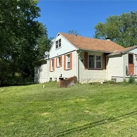 Buy this 3 bed house on 2701 Karnes Road in Saint Joseph, MO 64505