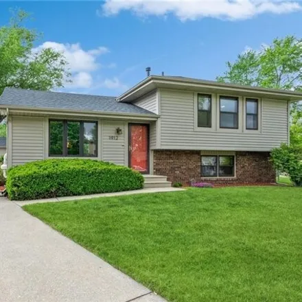 Image 2 - 1900 Thornton Court, Des Moines, IA 50320, USA - House for sale